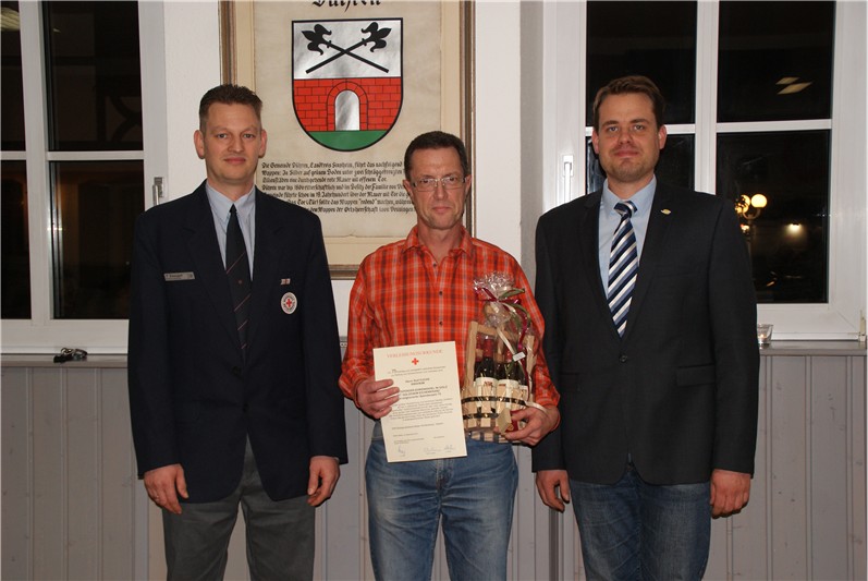 vl. BL Timo Zweigart, Blutspender Rolf Fuchs, OV Alexander Speer.