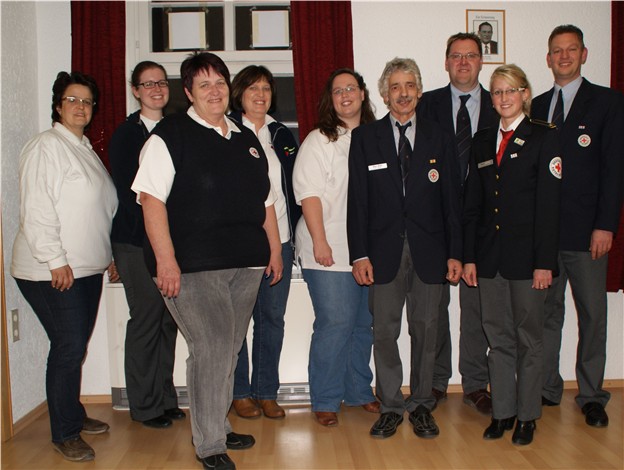 Geehrte Mitglieder: vl Corinna Schock, Janina Meißner, Klaudia Nagelpusch, Elke Zeuner, Ramona Zweigart, Kurt Kühn, Reiner Schock, Yvonne Wiedl, Timo Zweigart.